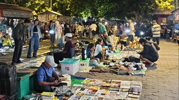 Pasar Klithikan, Tempat Berburu Barang Murah yang Dilirik Gen Z